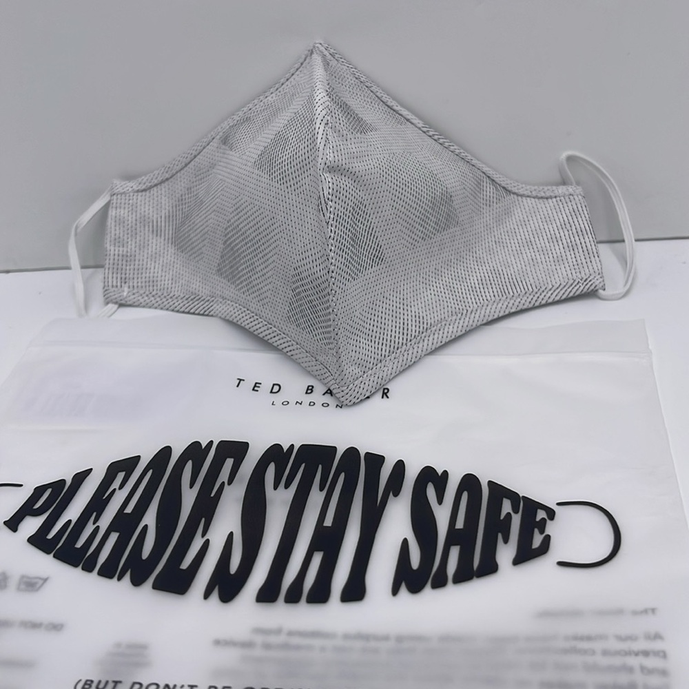 TED BAKER LONDON Reversible Reusable FACE MASK 
NWT 
OS - Picture 9 of 12